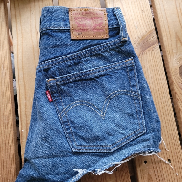 Floral Embroidered Levi 501 - Picture 2 of 3